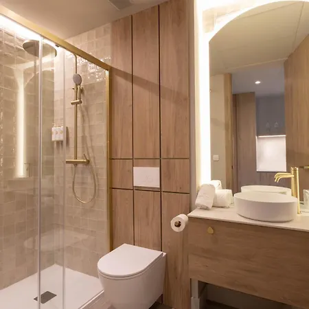 Reina Victoria La Plaza 2 *