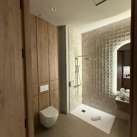 Reina Victoria La Plaza 2